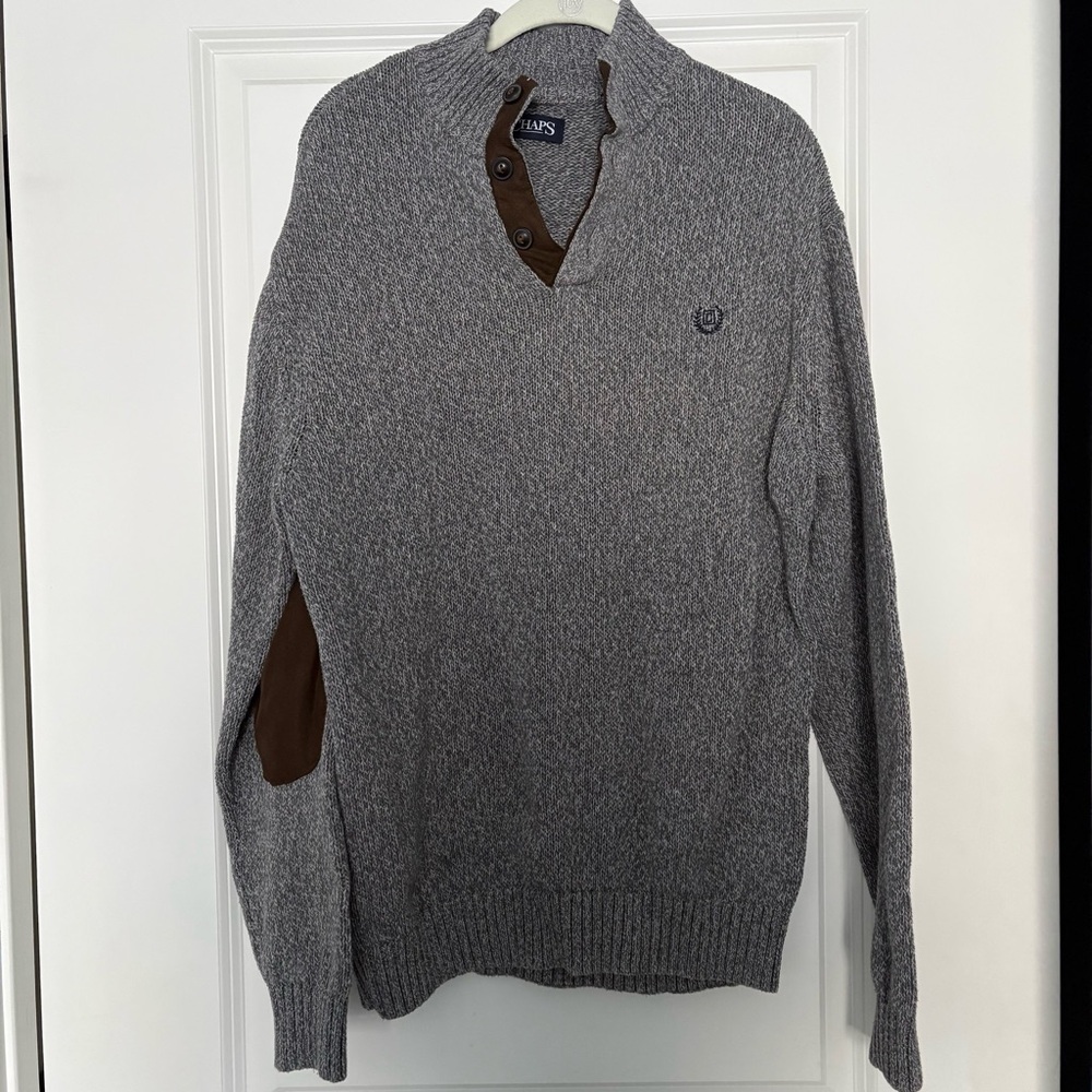 CHAPS V-Neck Sweater in Gray with Brown Details